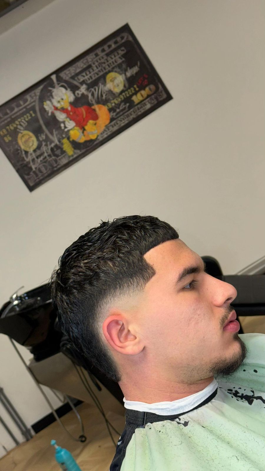 Krullen met een low fade